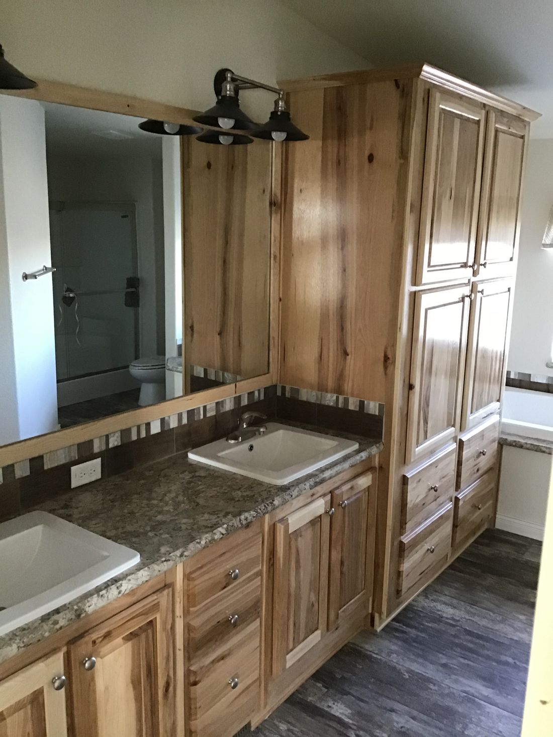 The 9596S RAINIER Primary Bathroom. This Manufactured Mobile Home features 3 bedrooms and 2 baths.